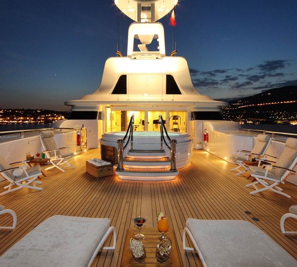 Yacht CAPRI By Lurssen - Jacuzzi Evening 