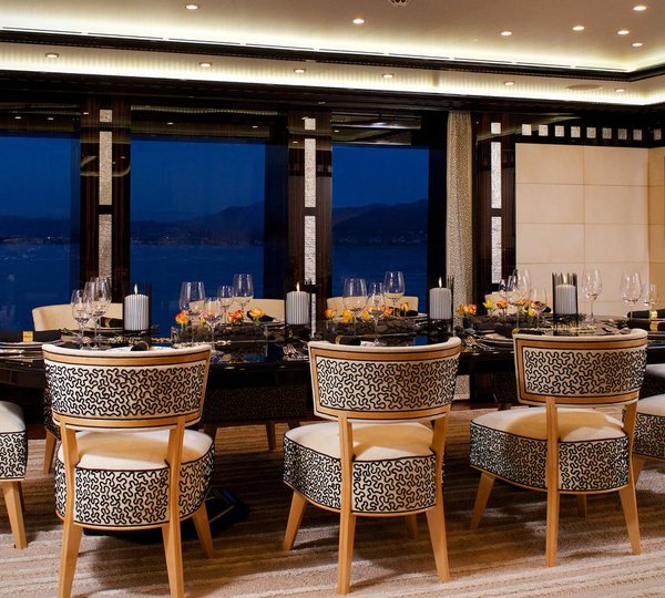 Alfa Nero Oceanco Dining