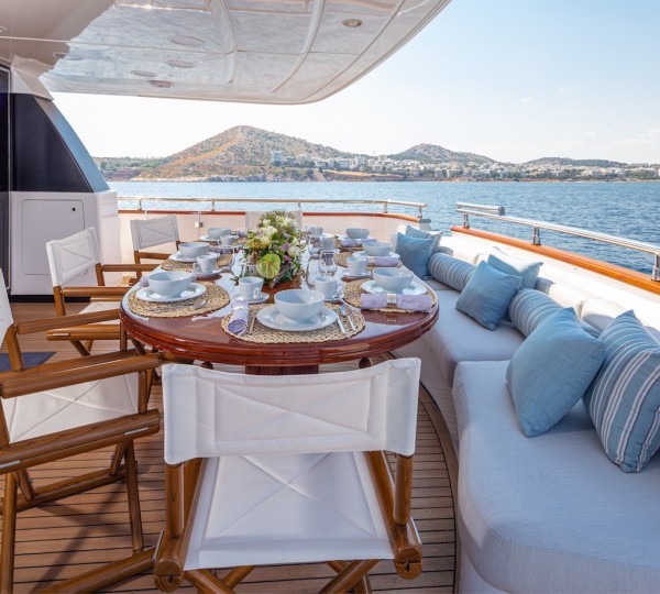 Alfresco Dining Set Up