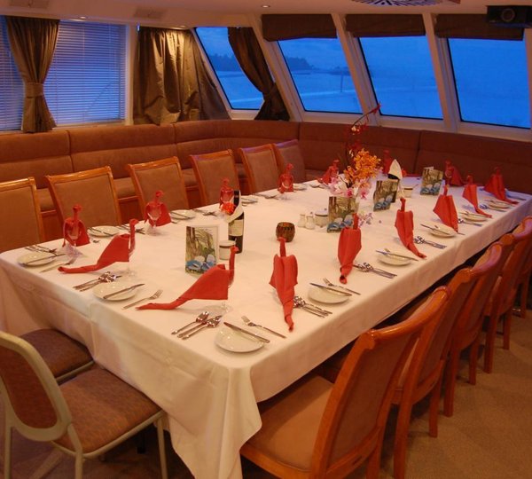 Dining Room Centre Table Setting