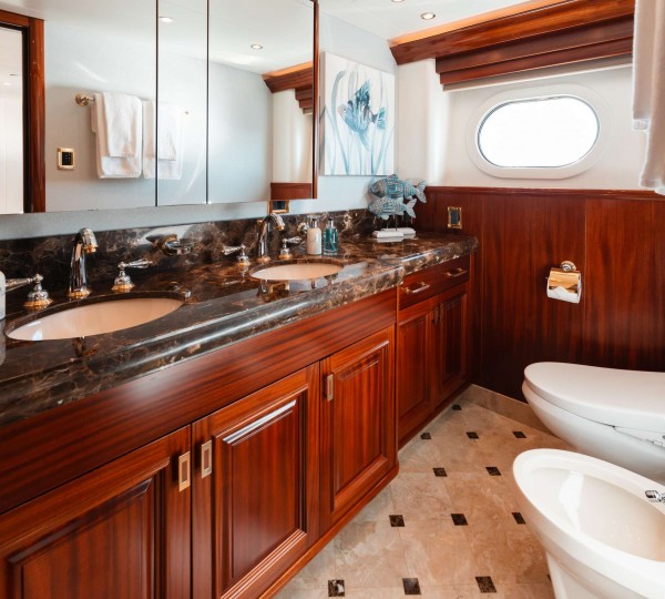 Double Guest Cabin Ensuite