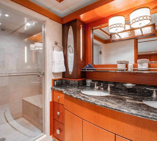 Guest Cabin - King  - Bathrrom