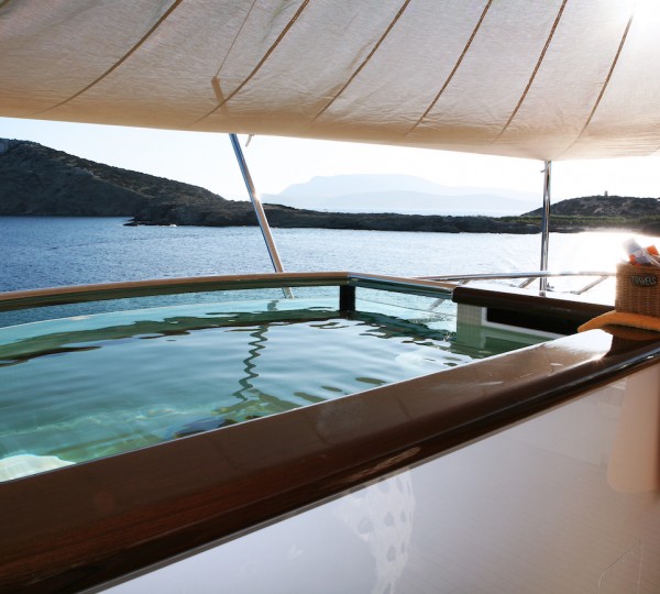 Plunge Pool On Sun Deck