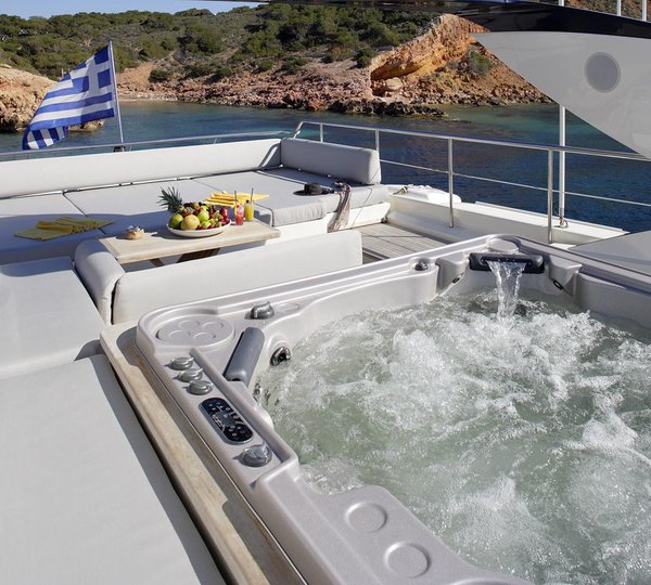 Sundeck Jacuzzi