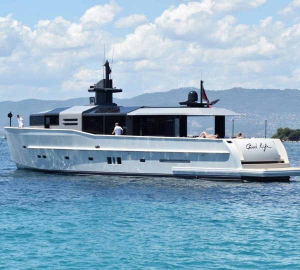 Yacht Good Life Exterior