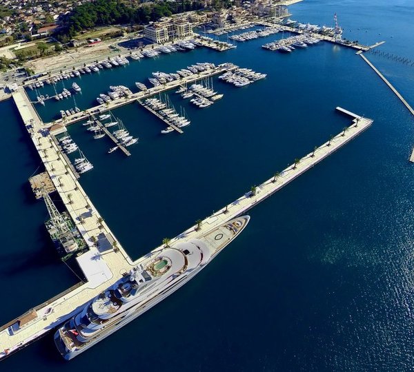 The 140m Yacht OCEAN VICTORY