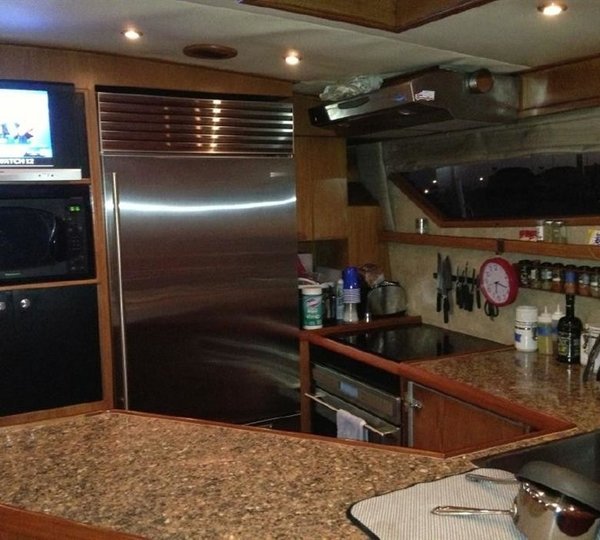 The 25m Yacht CAPTIVATOR