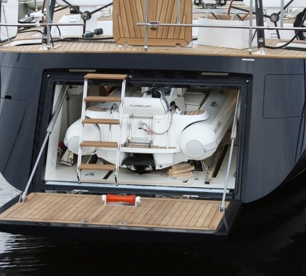 The 27m Yacht NEFERTITI