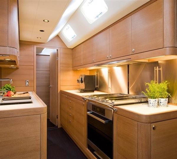 The 27m Yacht NEFERTITI