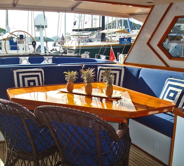 The 30m Yacht CALDERA