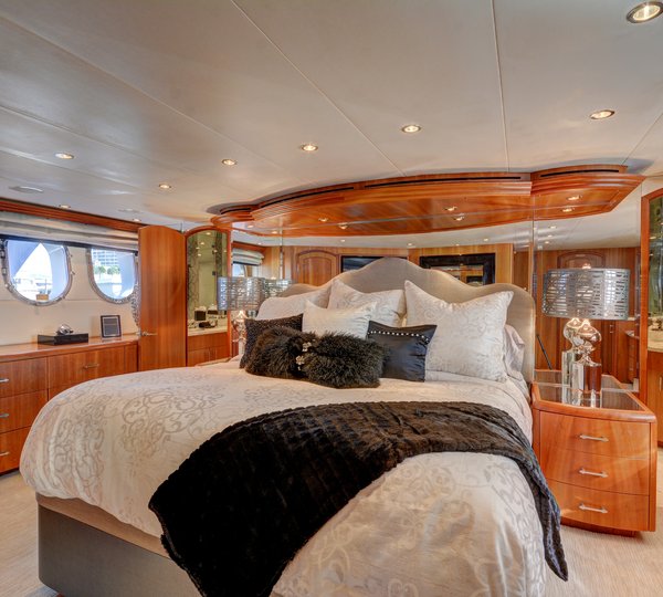 The 30m Yacht CRESCENDO