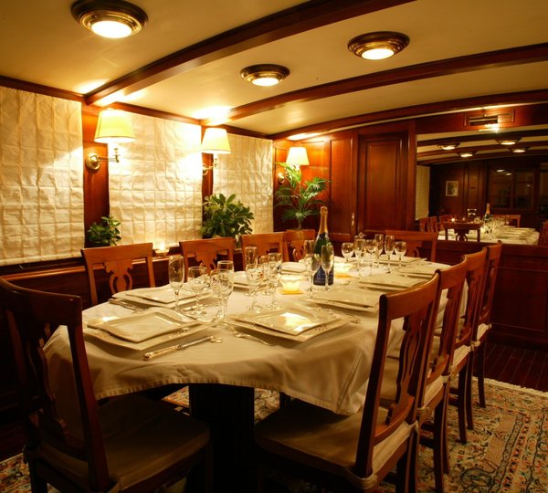 The 30m Yacht LE KIR ROYAL