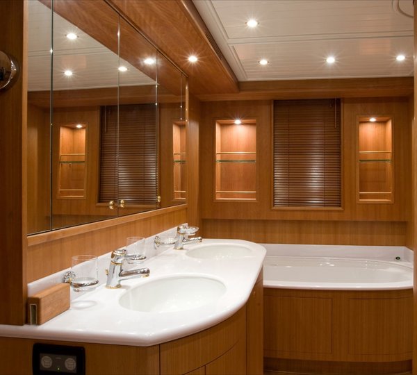 The 30m Yacht REVENGE II