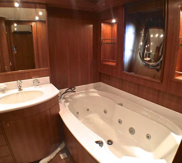 The 30m Yacht REVENGE II