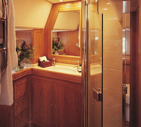 The 30m Yacht WAVELENGTH