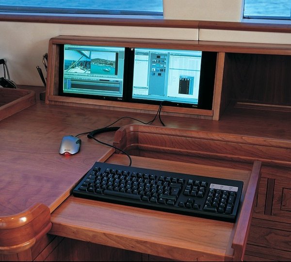 The 30m Yacht WAVELENGTH