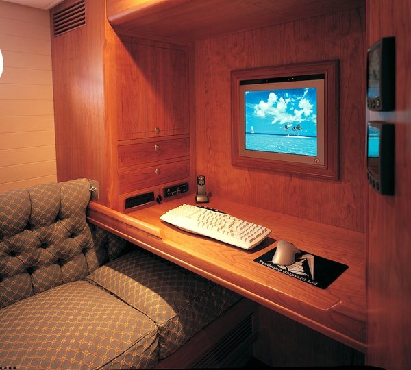 The 30m Yacht WAVELENGTH