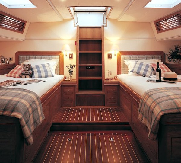 The 30m Yacht WAVELENGTH