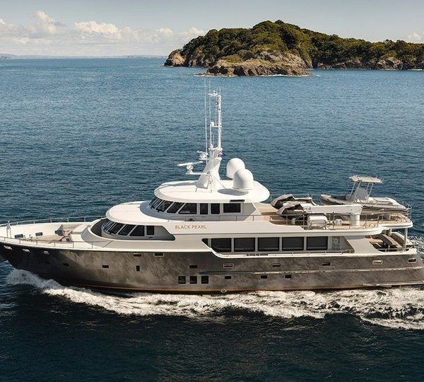 The 31m Yacht BLACK PEARL