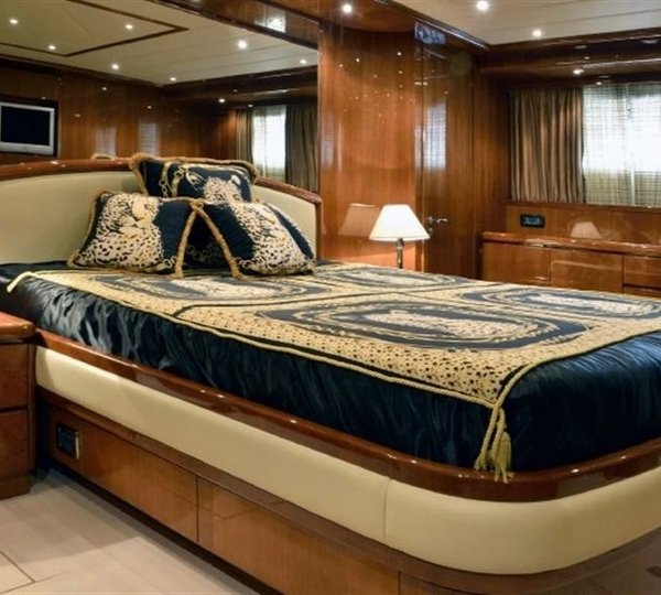 The 31m Yacht MAGIC DREAM