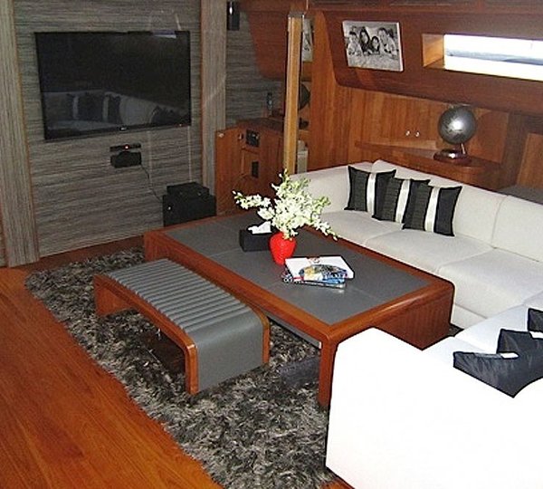 The 32m Yacht SILVER LINING