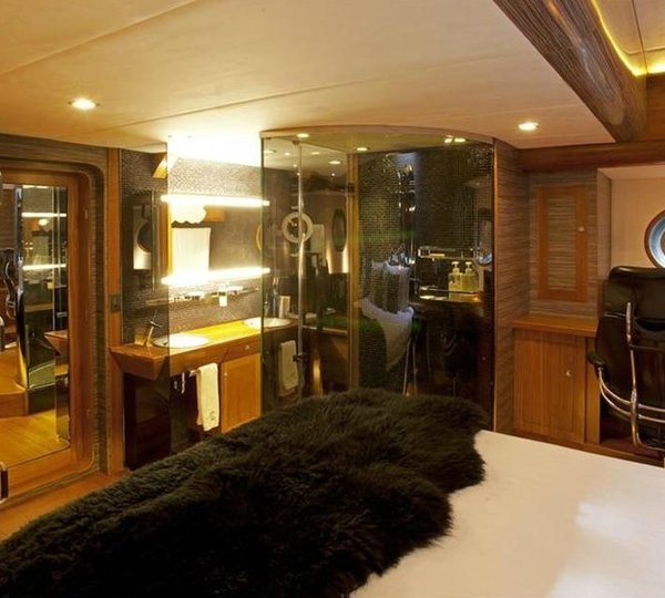 The 32m Yacht SILVER LINING