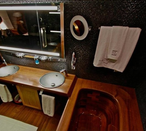 The 32m Yacht SILVER LINING