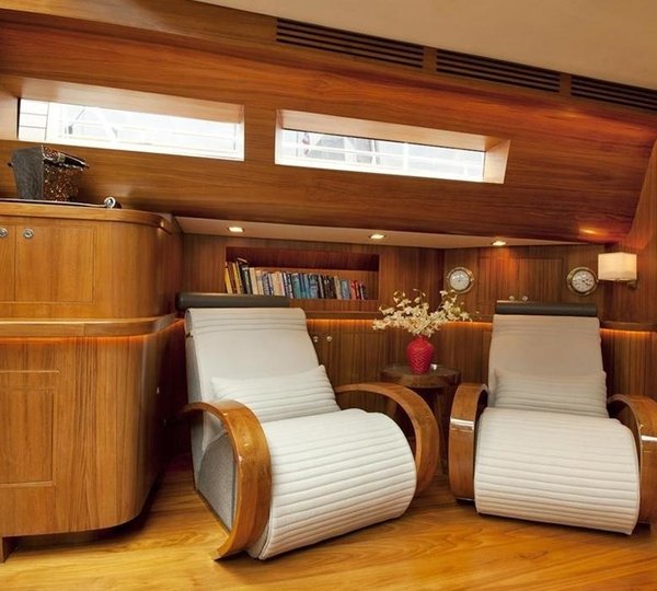 The 32m Yacht SILVER LINING