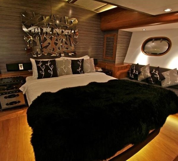 The 32m Yacht SILVER LINING