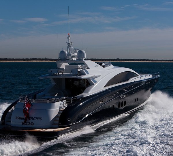 Aft: Yacht QUANTUM's Cruising Photograph