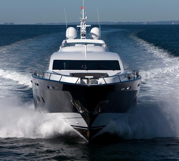 Ship's Bow: Yacht QUANTUM's Cruising Image