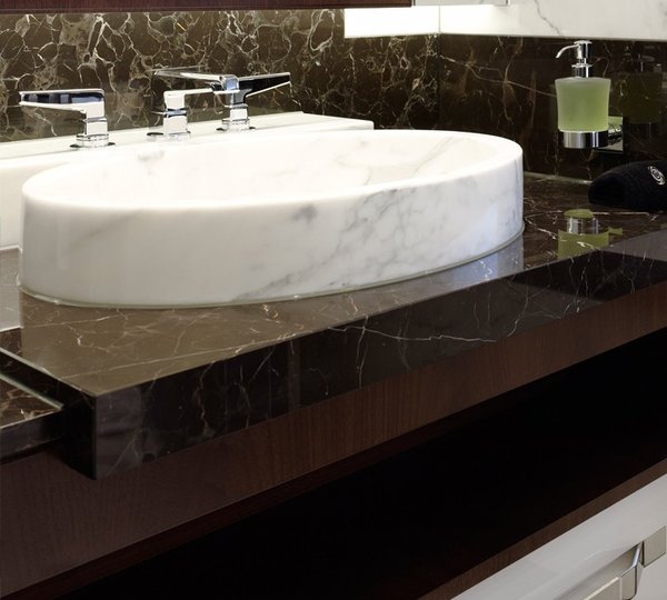 Close Up: Yacht AURELIA's Bath Captured