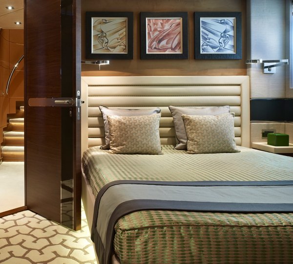 Berth: Yacht AURELIA's Cabin Photograph