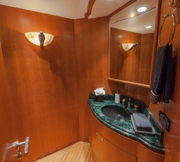 The 37m Yacht LOOSE ENDS