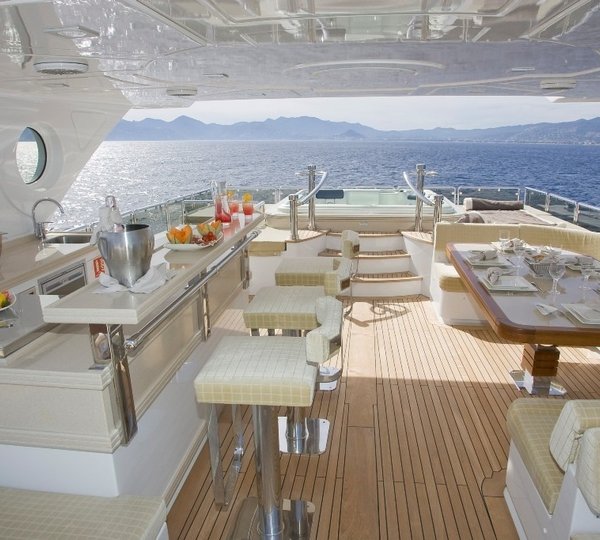 Outdoor Eating/dining With Drinks Bar Zone On Yacht GRENADINES III