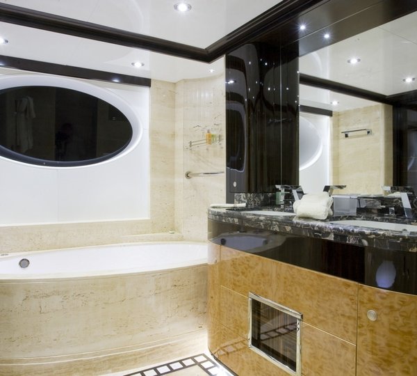 Main Master Bathroom On Board Yacht GRENADINES III