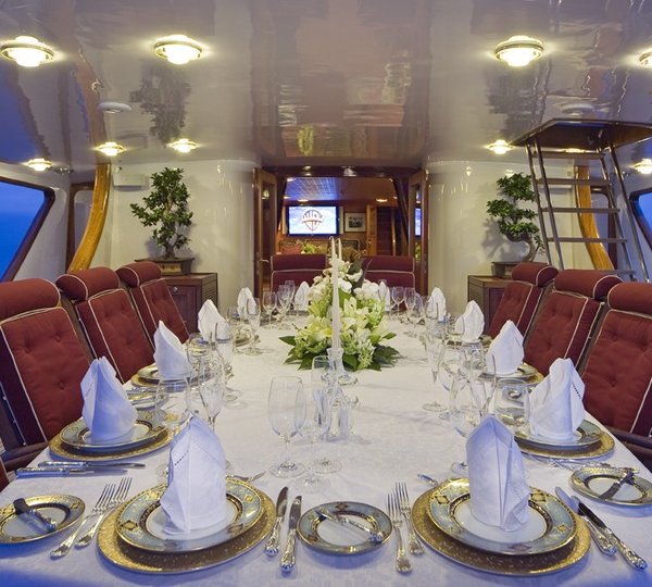 The 38m Yacht SARITA SI