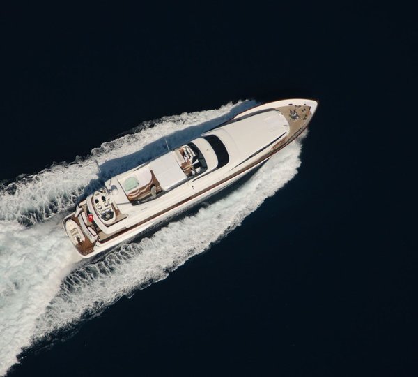 Above: Yacht HULYA's Cruising Photograph