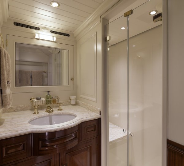 The 39m Yacht RAINBOW