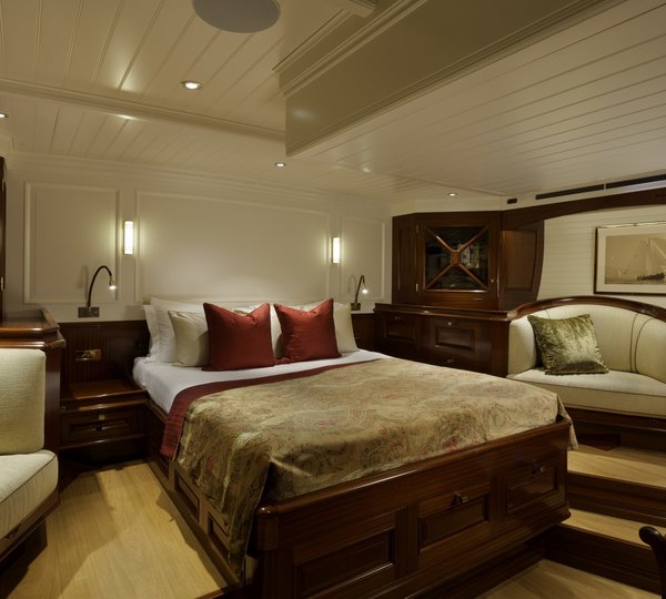 The 39m Yacht RAINBOW