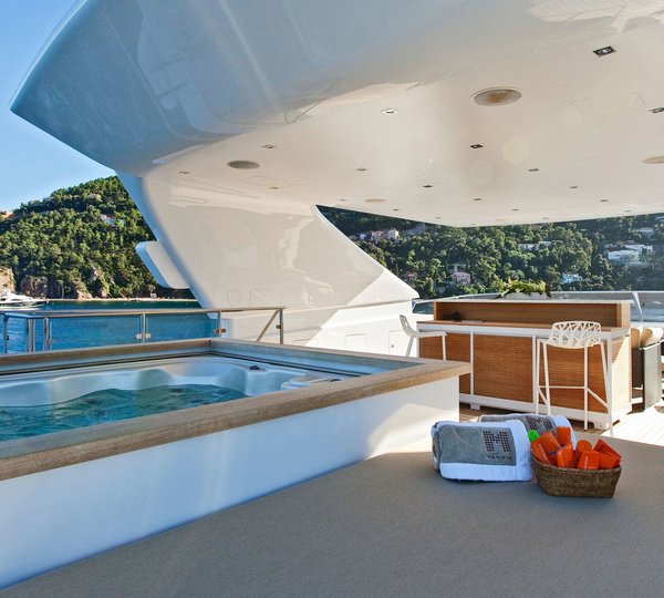 Jacuzzi Pool Aboard Yacht MANIFIQ