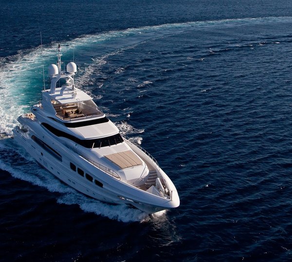 Changing Course: Yacht MANIFIQ's Cruising Captured