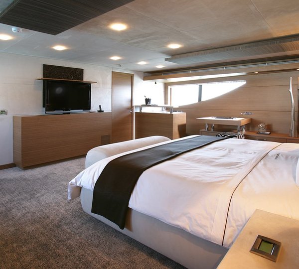 Profile Aspect: Yacht NAMASTE 8's Main Master Cabin Captured