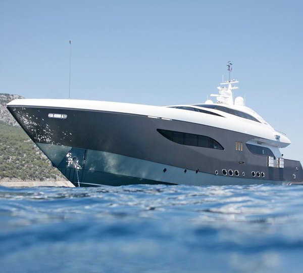 Overview On Board Yacht NAMASTE 8