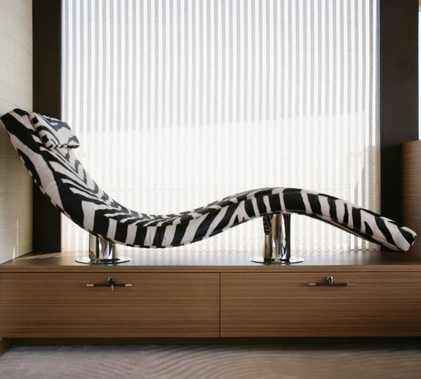 Close Up: Yacht NAMASTE 8's Cabin Photograph