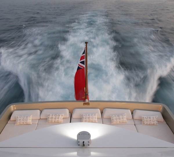 Aft: Yacht NAMASTE 8's Cruising Photograph