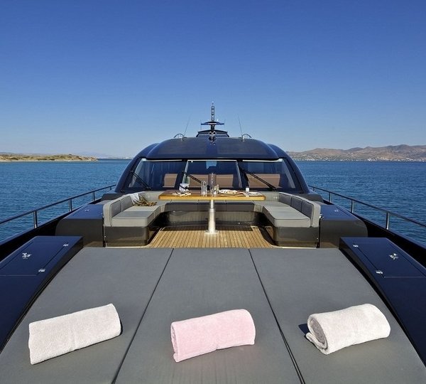 Sunbeds: Yacht O'PATI's Fore Deck Image