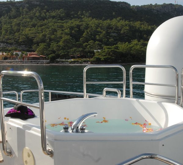 Jacuzzi Pool On Yacht LADYSHIP