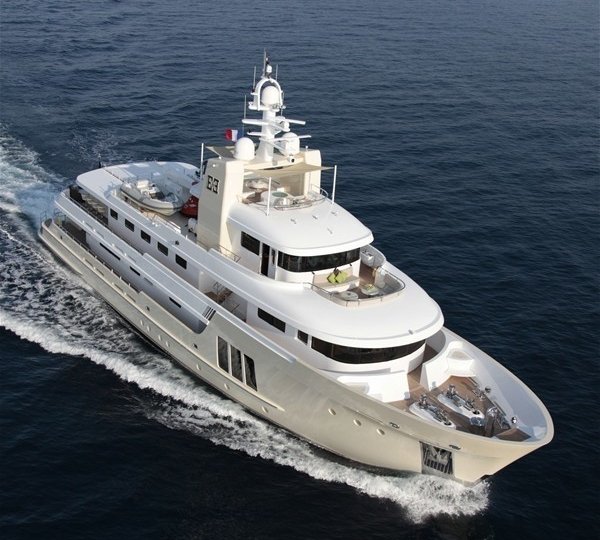 Cruising: Yacht E &AMP; E's From Above Aspect Image