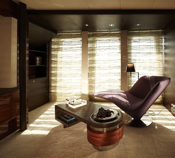 Sitting: Yacht E &AMP; E's Main Master Cabin Photograph